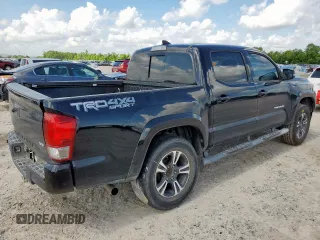 2017 Toyota Tacoma SR5 with VIN 5TFCZ5AN1HX102498, listed as a Copart auction lot 61499425 with 210,433 mi miles and Salvage title. Bid and sale history available at DreamBid. Image 3.