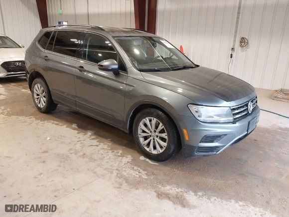 2018 Volkswagen Tiguan S with VIN 3VV1B7AX7JM106531, listed as a IAAI auction lot 41668403 with 119,885 mi miles. Bid and sale history available at carsss.com. Image 1.