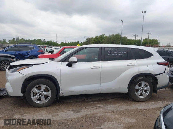 2024 Toyota Highlander LE z VIN 5TDKDRBH6RS536028, wystawiony jako IAAI lot #42186638 z przebiegiem 36 205 mil mil oraz . Historia ofert i sprzedaży dostępna na DreamBid. Obrazek 14.