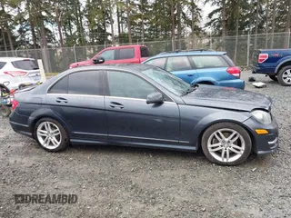 2013 Mercedes-Benz C 250 Sport z VIN WDDGF4HBXDA755303, wystawiony jako IAAI lot #41898828 z przebiegiem 119 836 mil mil oraz . Historia ofert i sprzedaży dostępna na DreamBid. Obrazek 14.