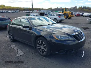 2013 Chrysler 200 Limited with VIN 1C3CCBCG5DN617075, listed as a IAAI auction lot 40571420 with 179,750 mi miles. Bid and sale history available at carsss.com. Image 1.