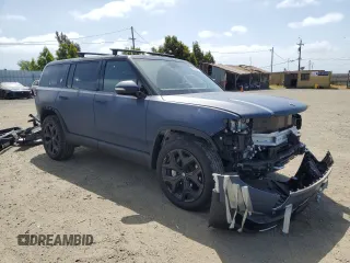 2023 Rivian R1S Adventure z VIN 7PDSGBBA5PN024306, wystawiony jako Copart lot #53980375 z przebiegiem 10 389 mil mil oraz Szkoda całkowita • Salvage title. Historia ofert i sprzedaży dostępna na DreamBid. Obrazek 4.