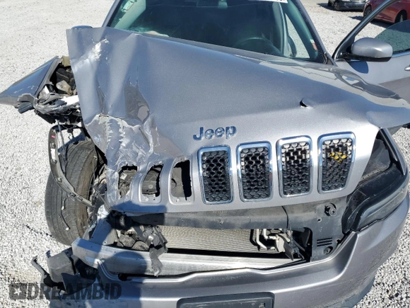 2019 Jeep Cherokee Latitude z VIN 1C4PJLCXXKD278468, wystawiony jako Copart lot #55064395 z przebiegiem 84 945 mil mil oraz Szkoda całkowita • Salvage title. Historia ofert i sprzedaży dostępna na DreamBid. Obrazek 12.