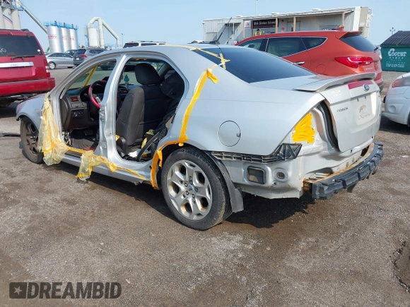 2010 Ford Fusion SE z VIN 3FAHP0HA8AR350320, wystawiony jako IAAI lot #42431622 z przebiegiem 245 719 mil mil oraz . Historia ofert i sprzedaży dostępna na DreamBid. Obrazek 3.