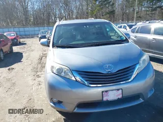 2012 Toyota Sienna XLE AAS z VIN 5TDYK3DC7CS277944, wystawiony jako IAAI lot #41311855 z przebiegiem 224 239 mil mil oraz . Historia ofert i sprzedaży dostępna na DreamBid. Obrazek 13.