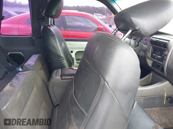 2001 Ford Explorer Sport z VIN 1FMYU60E51UC68151, wystawiony jako IAAI lot #42293420 z przebiegiem 259 941 mil mil oraz . Historia ofert i sprzedaży dostępna na DreamBid. Obrazek 8.