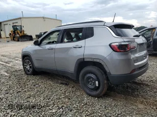 2018 Jeep Compass Latitude z VIN 3C4NJCBB8JT227542, wystawiony jako Copart lot #63772635 z przebiegiem 101 333 mil mil oraz Czysty tytuł • Clean title. Historia ofert i sprzedaży dostępna na DreamBid. Obrazek 2.