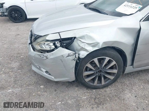 2017 Nissan Altima SV with VIN 1N4AL3AP7HC188945, listed as a IAAI auction lot 42111225 with 157,185 mi miles and . Bid and sale history available at carsss.com. Image 6.