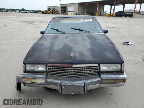1990 Cadillac DeVille z VIN 1G6CD5337L4238206, wystawiony jako Copart lot #58214584 z przebiegiem Nie podano mil oraz Szkoda całkowita • Salvage title. Historia ofert i sprzedaży dostępna na DreamBid. Obrazek 5.