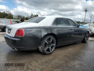 2013 Rolls-Royce Ghost z VIN SCA664S59DUX51984, wystawiony jako Copart lot #74546804 z przebiegiem 94 160 mil mil oraz Nie do naprawy. Historia ofert i sprzedaży dostępna na DreamBid. Obrazek 3.