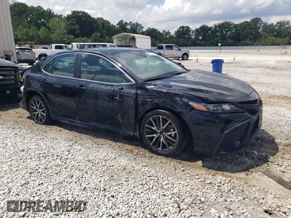 2024 Toyota Camry SE with VIN 4T1G11AK9RU890727, listed as a Copart auction lot 64234294 with 18,768 mi miles and Salvage Title. Bid and sale history available at carsss.com. Image 4.