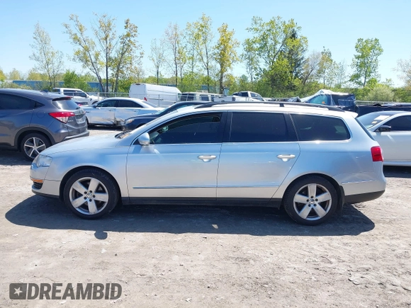 2008 Volkswagen Passat Komfort z VIN WVWLK73C38E053716, wystawiony jako IAAI lot #42176595 z przebiegiem 134 738 mil mil oraz . Historia ofert i sprzedaży dostępna na DreamBid. Obrazek 14.