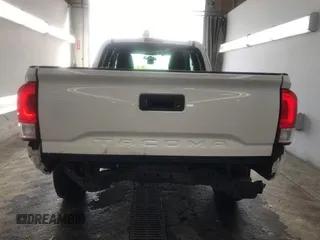 2017 Toyota Tacoma SR z VIN 5TFRX5GN4HX081282, wystawiony jako IAAI lot #42434418 z przebiegiem 184 905 mil mil oraz . Historia ofert i sprzedaży dostępna na DreamBid. Obrazek 7.