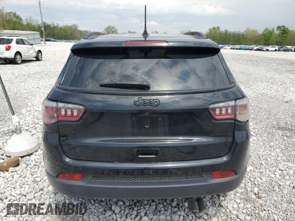 2018 Jeep Compass Altitude z VIN 3C4NJCBB5JT327078, wystawiony jako Copart lot #56466005 z przebiegiem 73 768 mil mil oraz Szkoda całkowita • Salvage title. Historia ofert i sprzedaży dostępna na DreamBid. Obrazek 6.