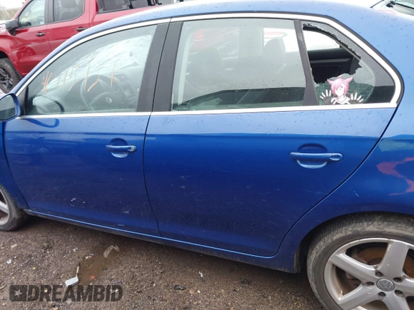 2008 Volkswagen Jetta SE с VIN 3VWRM71K18M043384, выставлен на аукционе IAAI как лот 41915731 с пробегом 137 718 миль миль и . История ставок и продаж доступна на DreamBid. Изображение 15.