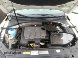2014 Volkswagen Passat SEL Premium z VIN 1VWCN7A32EC061384, wystawiony jako IAAI lot #42210170 z przebiegiem 152 836 mil mil oraz . Historia ofert i sprzedaży dostępna na DreamBid. Obrazek 10.