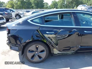 2020 Tesla Model 3 Standard Range Plus z VIN 5YJ3E1EA3LF611152, wystawiony jako IAAI lot #42256503 z przebiegiem 78 633 mil mil oraz . Historia ofert i sprzedaży dostępna na DreamBid. Obrazek 19.