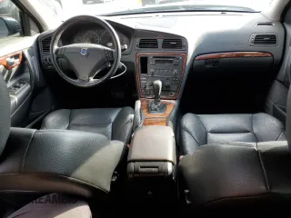 2005 Volvo S60 with VIN YV1RS592352481130, listed as a Copart auction lot 71870684 with 137,803 mi miles and Salvage Title. Bid and sale history available at carsss.com. Image 8.