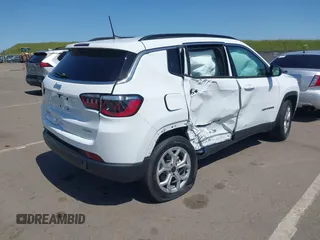 2025 Jeep Compass Latitude with VIN 3C4NJDBN4ST554344, listed as a IAAI auction lot 41993411 with 633 mi miles and . Bid and sale history available at DreamBid. Image 4.