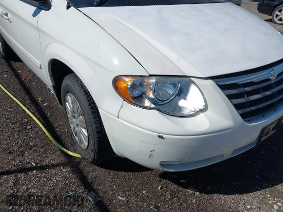 2007 Chrysler Town & Country LWB LX with VIN 2A4GP44R77R190593, listed as a IAAI auction lot 42041817 with 83,938 mi miles. Bid and sale history available at carsss.com. Image 6.