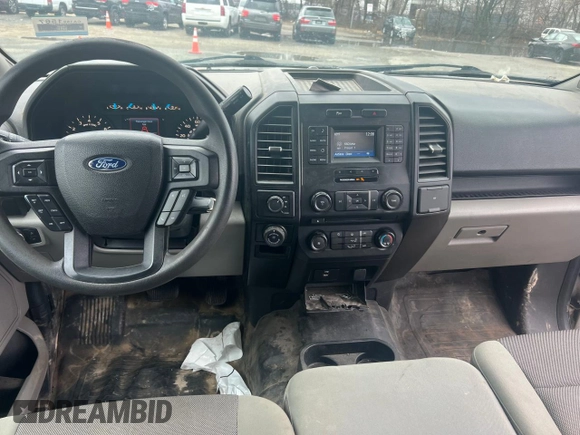 2017 Ford F-150 XL z VIN 1FTEX1E83HFA54391, wystawiony jako Copart lot #49659815 z przebiegiem 199 000 mil mil oraz Czysty tytuł • Clean title. Historia ofert i sprzedaży dostępna na DreamBid. Obrazek 9.