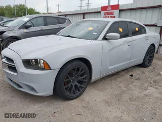 2011 Dodge Charger SE with VIN 2B3CL3CG7BH614882, listed as a IAAI auction lot 41953583 with 195,428 mi miles. Bid and sale history available at carsss.com. Image 2.