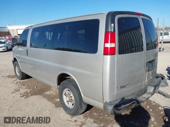 2007 Chevrolet Express Passenger with VIN 1GAHG35UX71176305, listed as a IAAI auction lot 41143812 with 338,940 mi miles and . Bid and sale history available at DreamBid. Image 3.