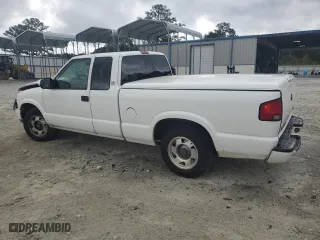 2001 GMC Sonoma SLS w/1SG Pkg with VIN 1GTCS19WX18124056, listed as a Copart auction lot 73120484 with 166,357 mi miles and Salvage Title. Bid and sale history available at carsss.com. Image 2.