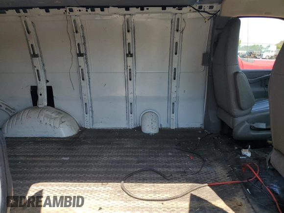 2016 Chevrolet Express Cargo с VIN 1GCWGAFF2G1182540, выставлен на аукционе Copart как лот 64557475 с пробегом Не указан миль и Списание • Salvage title. История ставок и продаж доступна на DreamBid. Изображение 11.