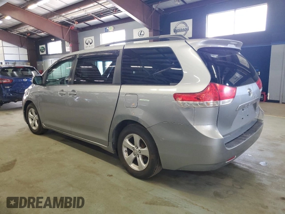 2011 Toyota Sienna LE AAS z VIN 5TDKK3DCXBS146656, wystawiony jako Copart lot #61140625 z przebiegiem 200 328 mil mil oraz Czysty tytuł • Clean title. Historia ofert i sprzedaży dostępna na DreamBid. Obrazek 2.