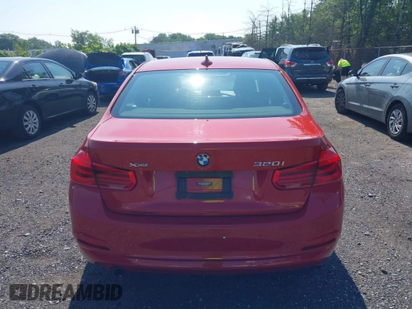 2017 BMW 3 Series 320i xDrive с VIN WBA8A3C33HK693053, выставлен на аукционе IAAI как лот 42820158 с пробегом 65 592 миль миль и . История ставок и продаж доступна на DreamBid. Изображение 16.