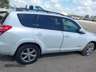 2010 Toyota RAV4 Limited с VIN 2T3DF4DV5AW078686, выставлен на аукционе IAAI как лот 42650924 с пробегом 200 491 миль миль и . История ставок и продаж доступна на DreamBid. Изображение 13.