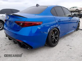 2020 Alfa Romeo Giulia Quadrifoglio with VIN ZARFAMEV5L7633985, listed as a Copart auction lot 40898243 with 17,524 mi miles. Bid and sale history available at carsss.com. Image 3.