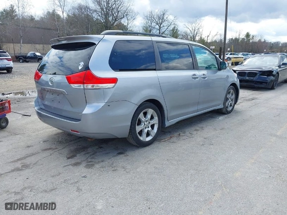 2011 Toyota Sienna LE AAS with VIN 5TDKK3DC4BS065104, listed as a IAAI auction lot 41886753 with 193,352 mi miles. Bid and sale history available at carsss.com. Image 4.