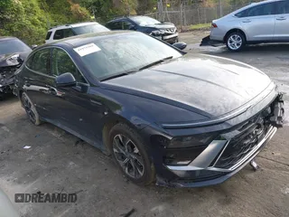 2024 Hyundai Sonata SEL z VIN KMHL64JA8RA373378, wystawiony jako IAAI lot #41975361 z przebiegiem 23 101 mil mil oraz . Historia ofert i sprzedaży dostępna na DreamBid. Obrazek 1.