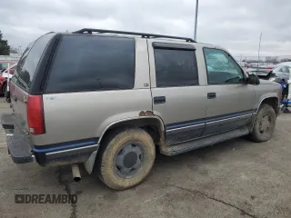 1998 GMC Yukon with VIN 1GKEK13R0WJ728697, listed as a Copart auction lot 45138855 with 283,616 mi miles and Salvage Title. Bid and sale history available at carsss.com. Image 3.