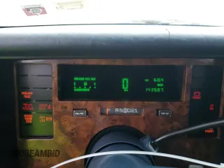 1994 Cadillac Fleetwood z VIN 1G6DW52PXRR717413, wystawiony jako Copart lot #84355464 z przebiegiem 143 507 mil mil oraz Tytuł czysty. Historia ofert i sprzedaży dostępna na DreamBid. Obrazek 9.