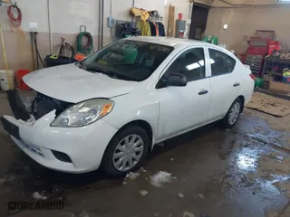 2014 Nissan Versa SV with VIN 3N1CN7AP6EL858962, listed as a IAAI auction lot 41504976 with 1 mi miles. Bid and sale history available at carsss.com. Image 2.