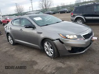 2013 Kia Optima EX z VIN 5XXGN4A7XDG189120, wystawiony jako IAAI lot #41680676 z przebiegiem 118 432 mil mil oraz . Historia ofert i sprzedaży dostępna na DreamBid. Obrazek 1.