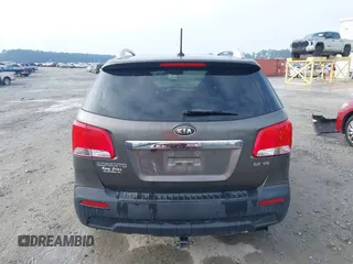 2012 Kia Sorento EX z VIN 5XYKU4A23CG302594, wystawiony jako IAAI lot #41644499 z przebiegiem 173 355 mil mil oraz . Historia ofert i sprzedaży dostępna na DreamBid. Obrazek 16.