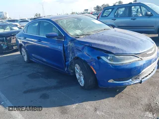 2015 Chrysler 200 Limited z VIN 1C3CCCAB9FN716594, wystawiony jako IAAI lot #42135550 z przebiegiem 136 838 mil mil oraz . Historia ofert i sprzedaży dostępna na DreamBid. Obrazek 1.
