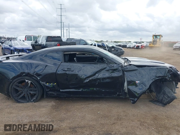 2018 Chevrolet Camaro 2SS with VIN 1G1FH1R70J0186772, listed as a IAAI auction lot 41569033 with Not provided miles and . Bid and sale history available at DreamBid. Image 14.