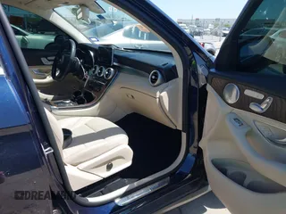 2019 Mercedes-Benz GLC 300 with VIN WDC0G4JB2KV183985, listed as a IAAI auction lot 42004134 with Not provided miles and . Bid and sale history available at DreamBid. Image 5.