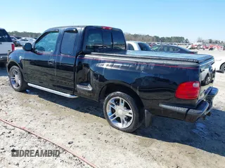 2000 Ford F-150 XL z VIN 2FTRX07L5YCB11117, wystawiony jako IAAI lot #41649583 z przebiegiem 240 557 mil mil oraz . Historia ofert i sprzedaży dostępna na DreamBid. Obrazek 3.