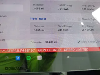 2020 Tesla Model 3 Long Range z VIN 5YJ3E1EB1LF668197, wystawiony jako IAAI lot #40551873 z przebiegiem 94 233 mil mil oraz . Historia ofert i sprzedaży dostępna na DreamBid. Obrazek 7.
