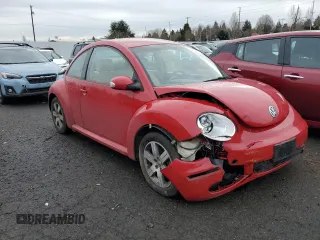 2006 Volkswagen New Beetle Coupe with VIN 3VWPW31C46M424002, listed as a Copart auction lot 43862595 with 0 mi miles and Salvage Title. Bid and sale history available at carsss.com. Image 4.