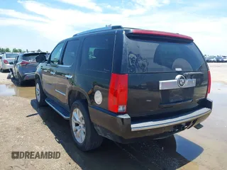 2007 Cadillac Escalade with VIN 1GYFK63897R254394, listed as a IAAI auction lot 42438713 with 199,794 mi miles and . Bid and sale history available at DreamBid. Image 3.