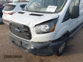 2017 Ford Transit z VIN 1FTYR3XM5HKA61086, wystawiony jako IAAI lot #41408510 z przebiegiem 163 059 mil mil oraz . Historia ofert i sprzedaży dostępna na DreamBid. Obrazek 6.