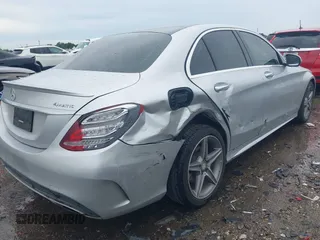 2016 Mercedes-Benz C 300 Luxury z VIN 55SWF4KBXGU177745, wystawiony jako IAAI lot #42483435 z przebiegiem 46 224 mil mil oraz . Historia ofert i sprzedaży dostępna na DreamBid. Obrazek 4.