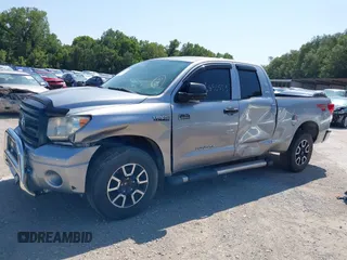 2012 Toyota Tundra z VIN 5TFRM5F19CX046642, wystawiony jako IAAI lot #40099944 z przebiegiem 141 137 mil mil oraz . Historia ofert i sprzedaży dostępna na DreamBid. Obrazek 6.